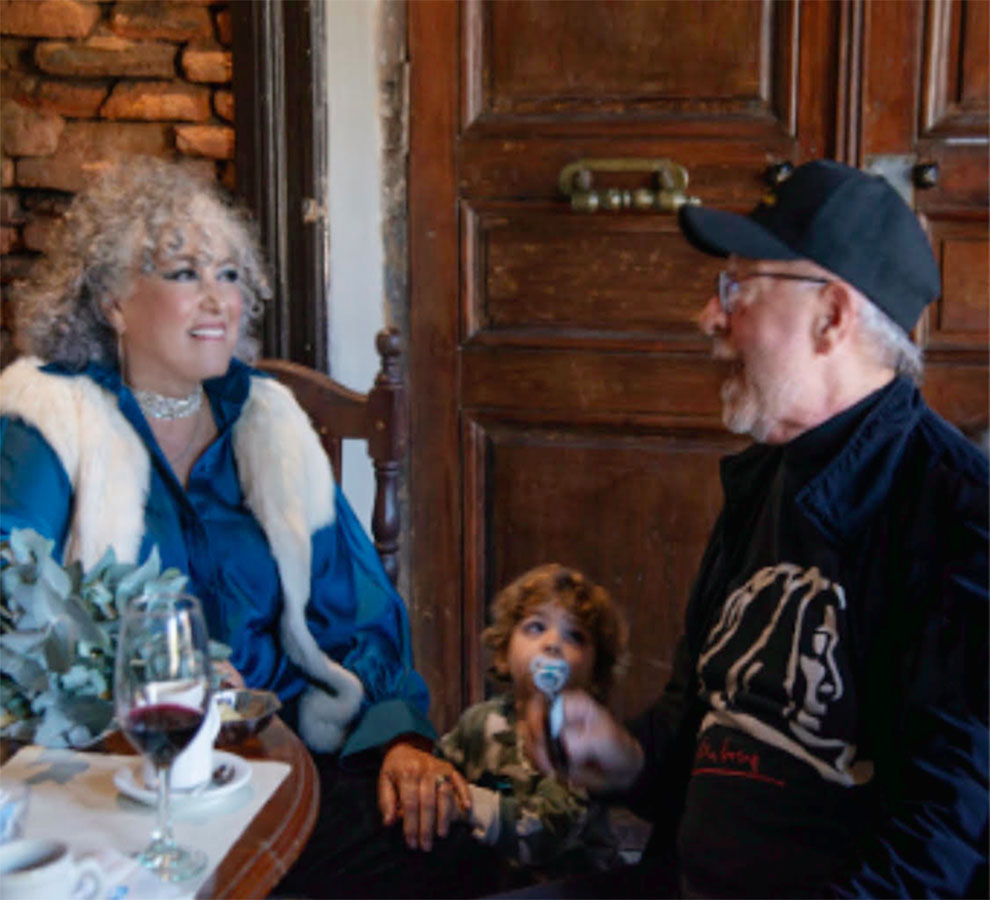 Amanda Miguel y Leon Gieco, cómplices en video “Solo Le Pido a Dios”