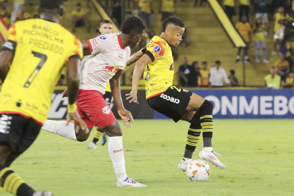 Bragantino y Barcelona se citan en Brasil para dirimir la serie que igualan 1-1