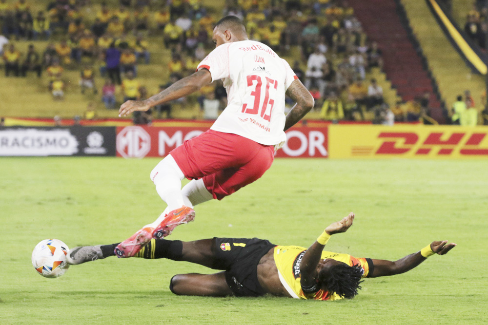 1-1. Bragantino le impide al Barcelona dedicarle un triunfo al fallecido Justin Cornejo
