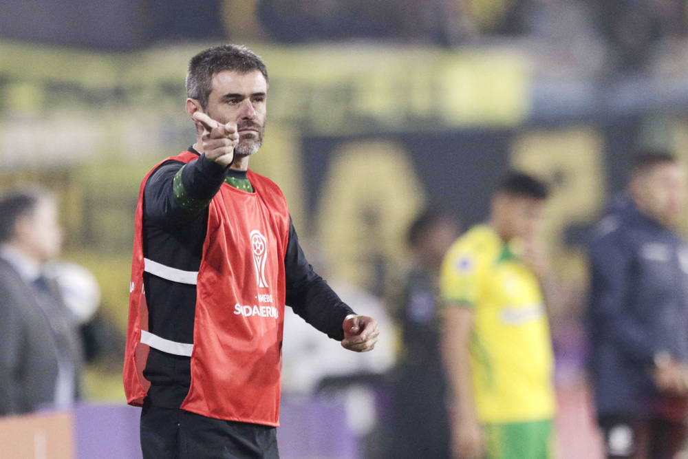 Instituto apaga la ilusión de Independiente en el reinicio del torneo argentino de fútbol