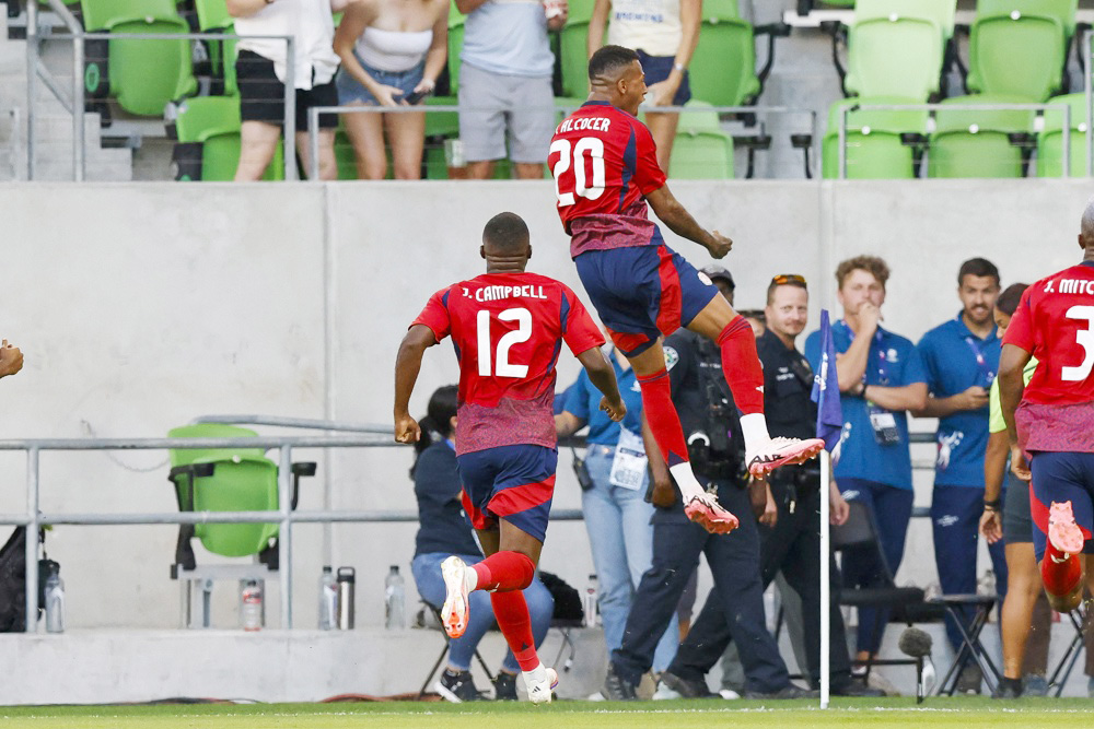 2-1. Costa Rica se despide con la cabeza alta