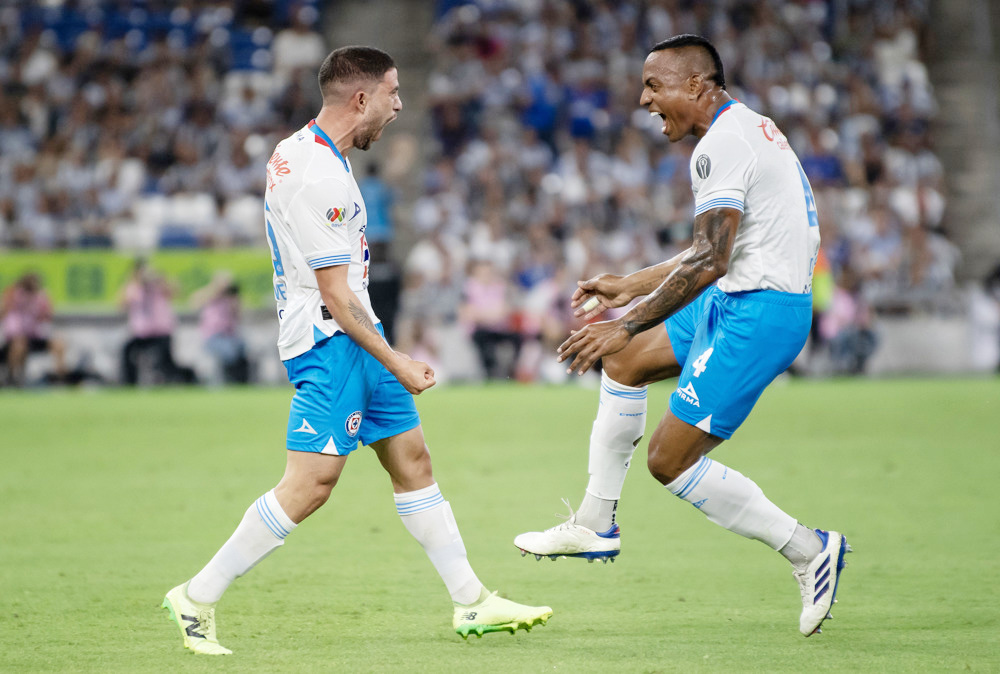 El Cruz Azul de los colombianos Mier y Ditta disputan el liderato ante el Toluca
