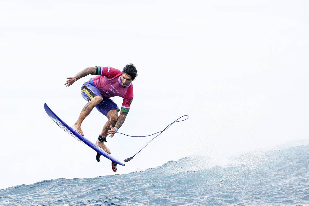 Brasileños Gabriel Medina y Joao Chianca se retarán en los cuartos del surf olímpico
