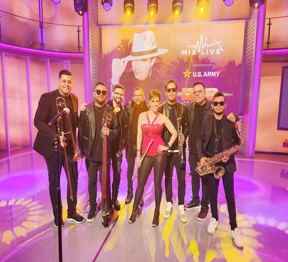 Izis La Enfermera de la Salsa Deleita al Público en su Segunda Presentación en Uforia Music