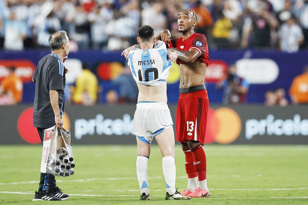 Messi celebra una final más "en canchas muy malas y contra equipos muy duros"