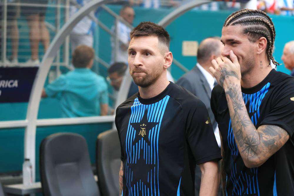 Messi hizo parte del entrenamiento con el grupo antes de partir hacia Houston