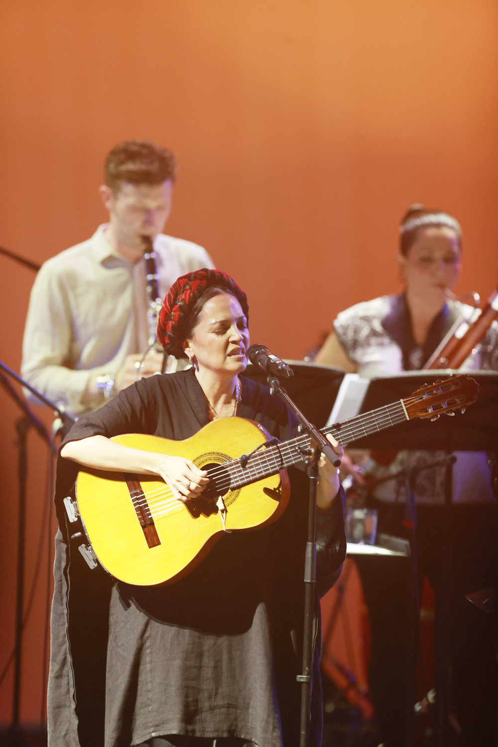 Natalia Lafourcade saca a bailar a los géneros latinos en la Riviera Maya de México