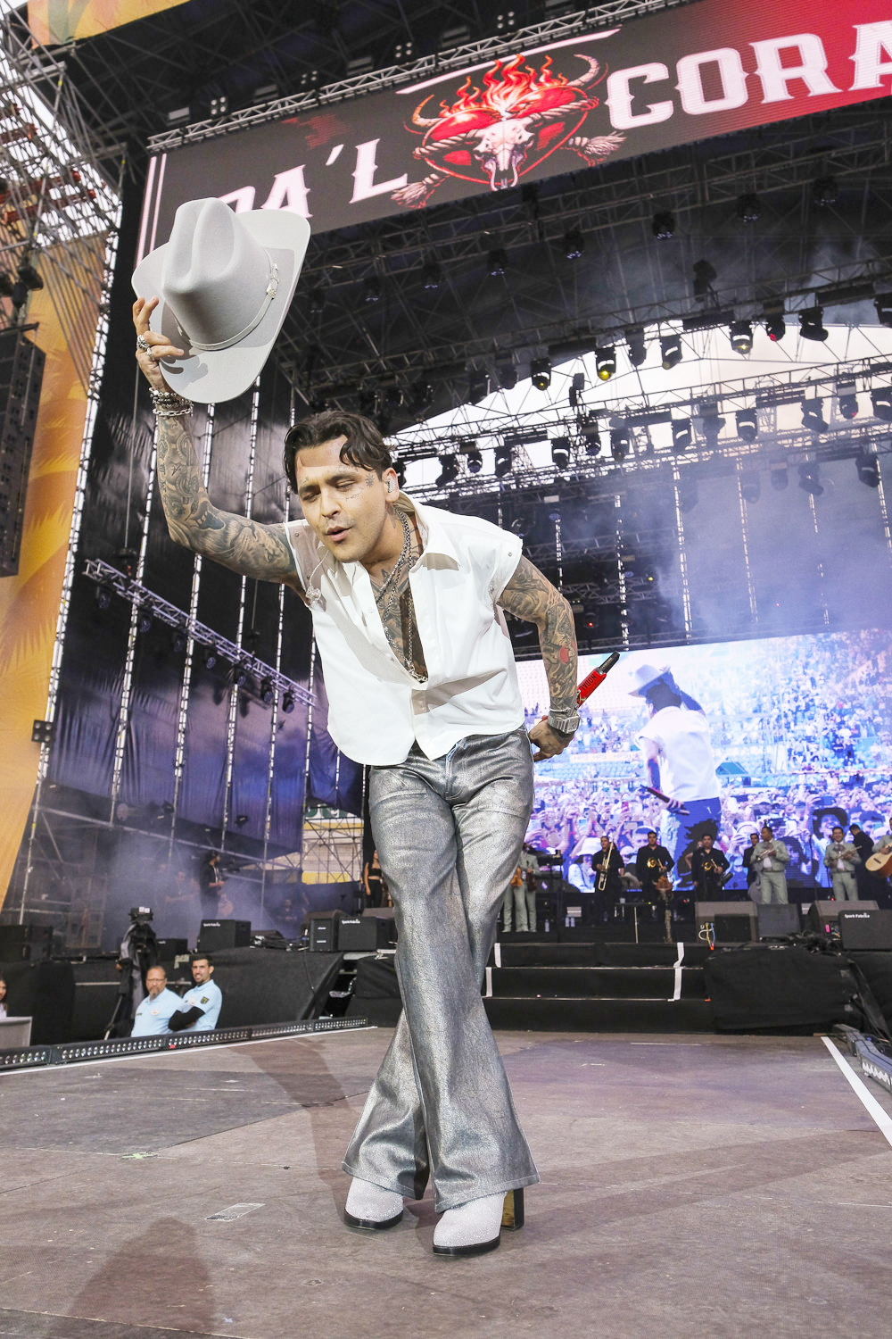 El mexicano Christian Nodal entre los 50 más bellos de People en Español