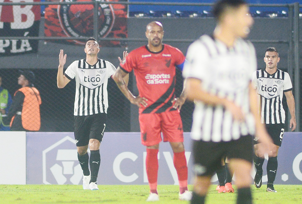 2-0. Libertad vence a Universidad Católica de Ecuador en los ‘playoff’ de la Sudamericana