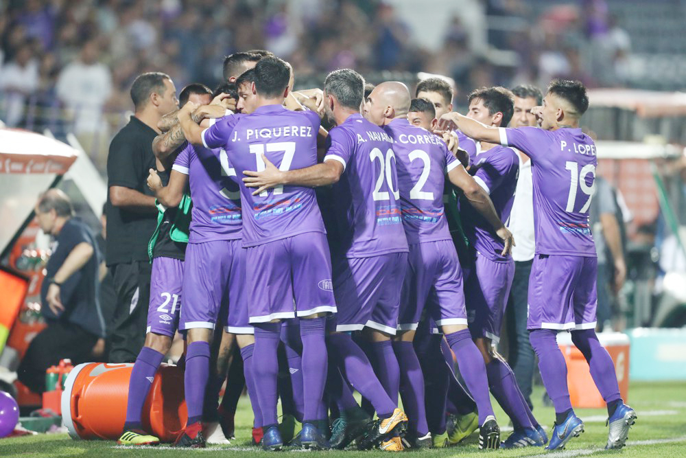 Nacional y Defensor lideran sus grupos del Torneo Intermedio uruguayo
