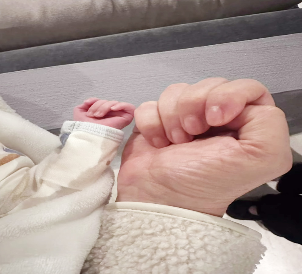 Victoria Ruffo comparte tierna foto al lado de su nieta Tessa