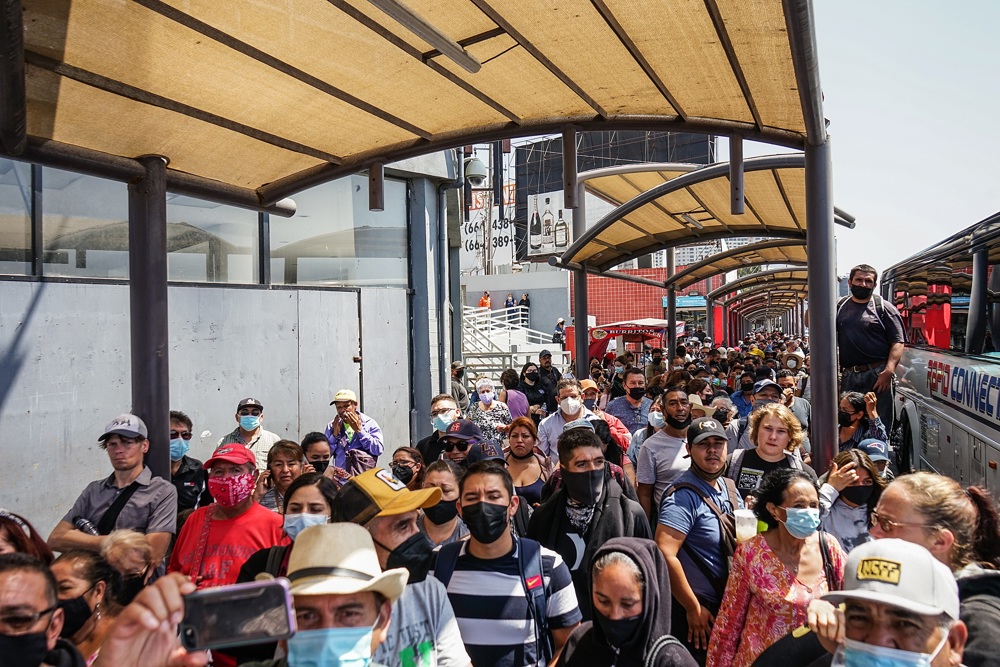 Fallo informático crea caos peatonal y vehicular en frontera de EEUU y México