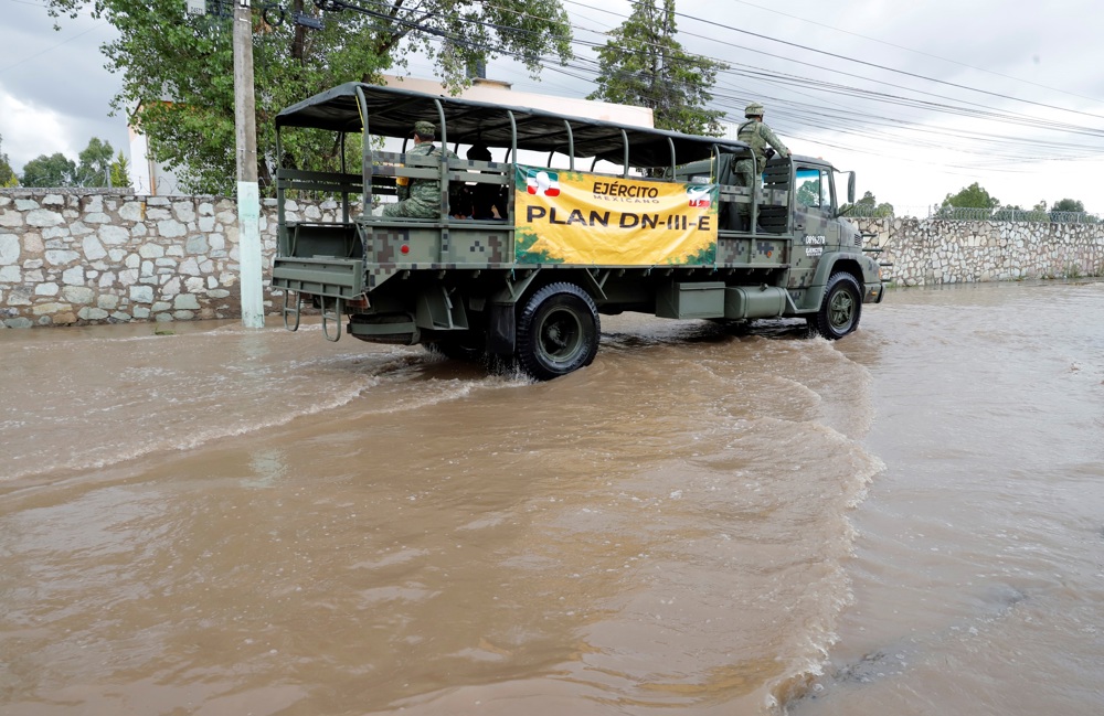México despliega más de 8.500 soldados y funcionarios ante el azote del huracán Beryl