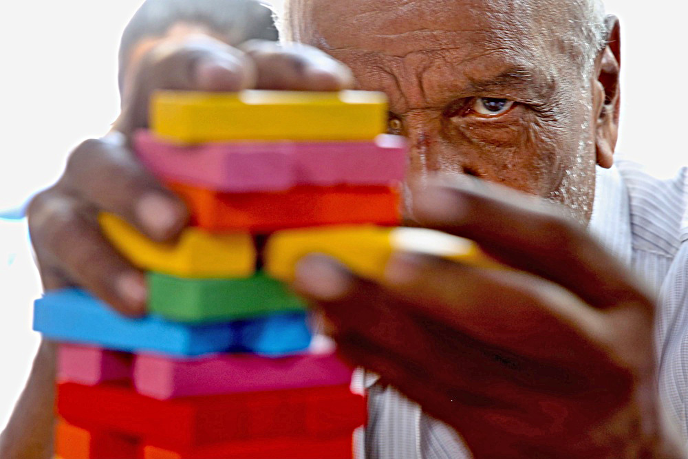 Comité de expertos respalda la aprobación de un nuevo medicamento contra el Alzhéimer en EEUU