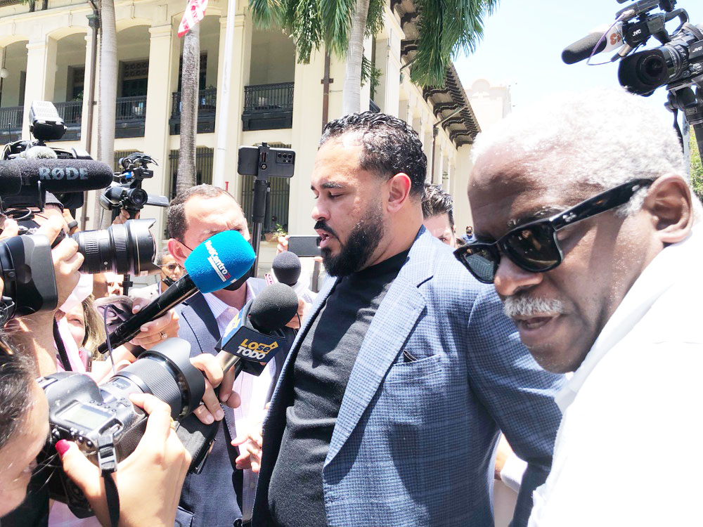 El productor musical Raphy Pina insta a jóvenes a tener precaución para no acabar presos