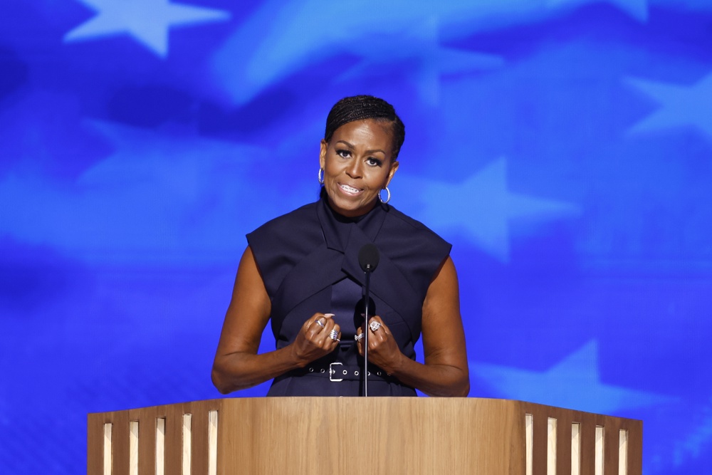 Michelle Obama electriza la convención demócrata con ataques a Trump y apoyo a Harris