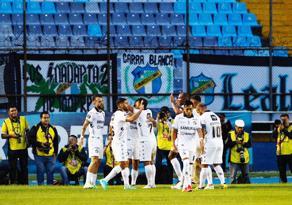 Un autogol en la recta final deja sin puntos al Alianza salvadoreño en Guatemala
