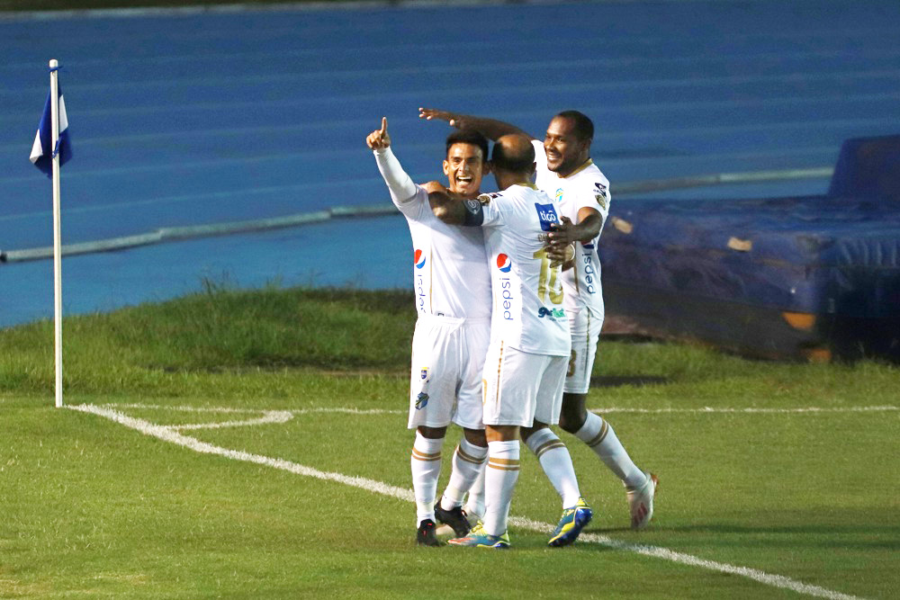 5-2. Alianza sigue vivo y se luce con Monterroza y el uruguayo Rodríguez