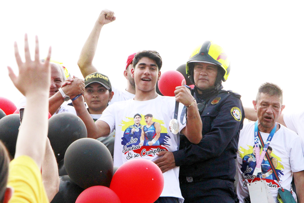 Una multitud recibe en Cúcuta a Ángel Barajas, tras ganar medalla de plata en la gimnasia de París