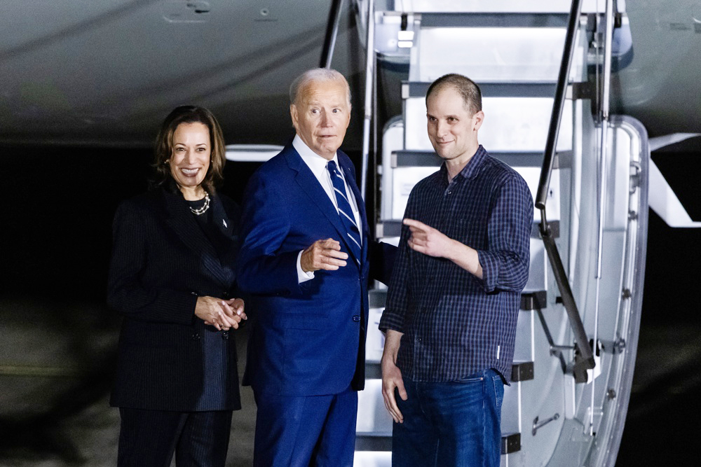 Biden y Harris reciben a estadounidenses liberados en intercambio de prisioneros con Rusia