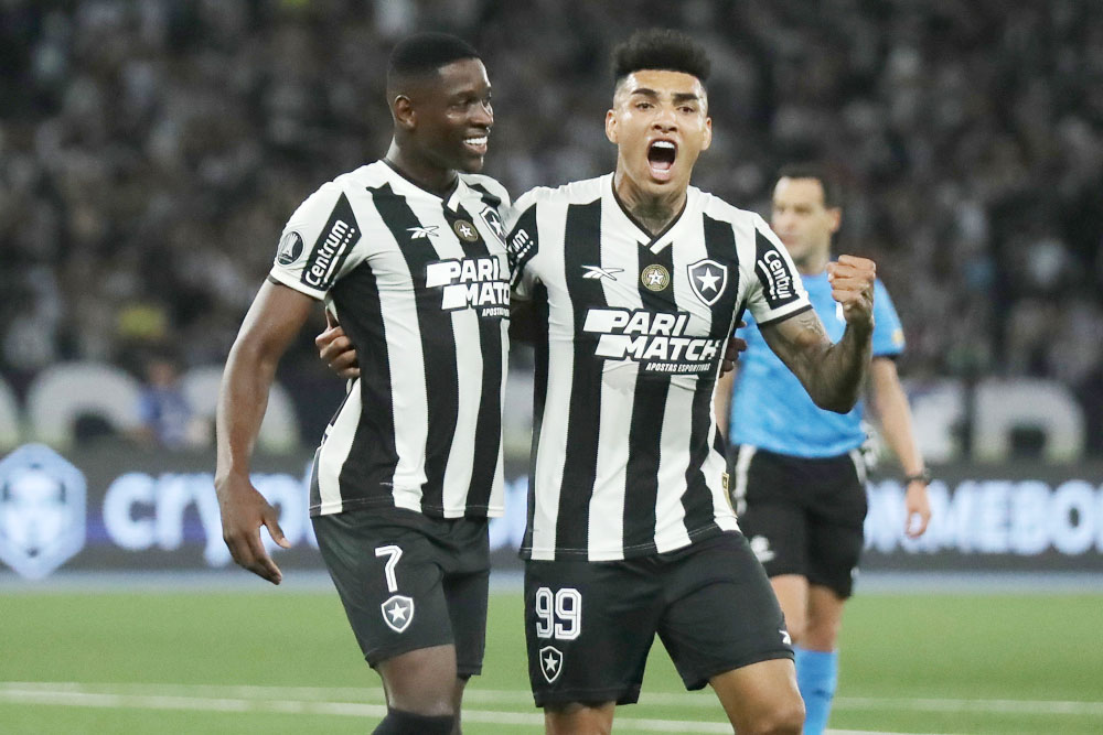 Botafogo se aferra al liderato del fútbol en Brasil, tras golear por 4-1 a Flamengo