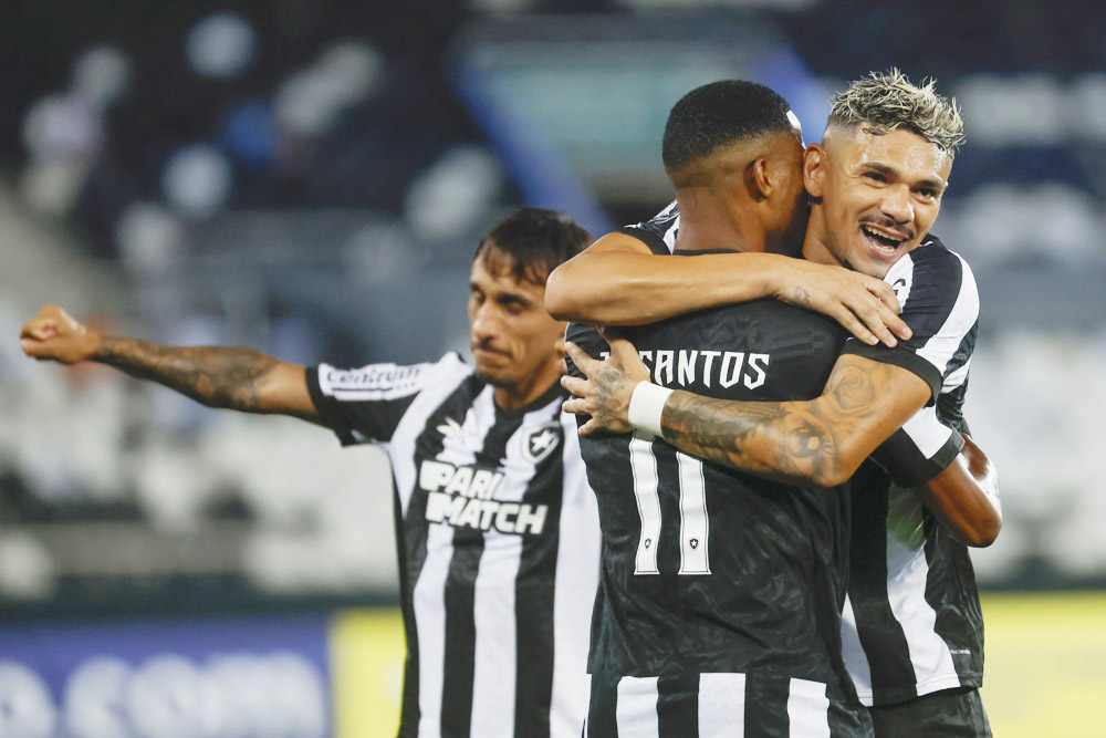 Botafogo se mantiene en la cima del fútbol en Brasil, gracias al empate entre Flamengo y Palmeiras
