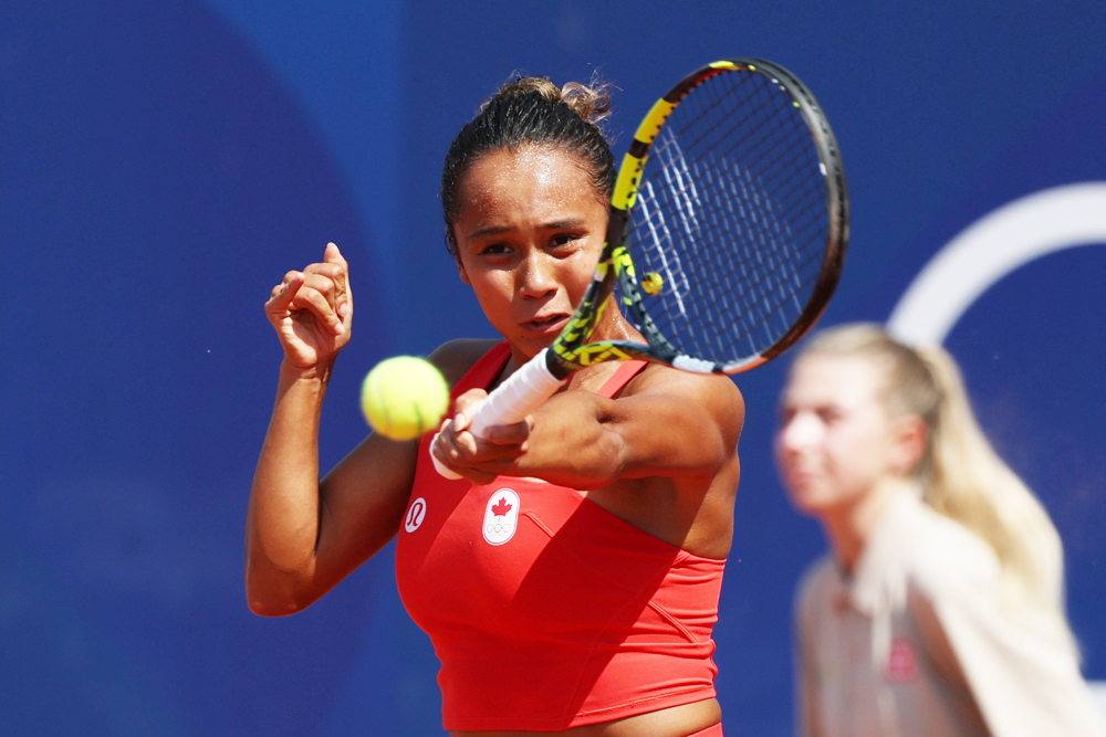 Fundación de tenista Leylah Fernández convoca a estudiantes y deportistas para becas 2025