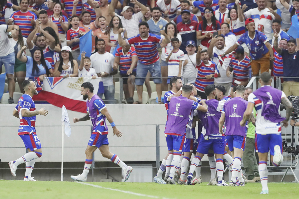 3-1. Fortaleza elimina a Rosario de remontada y se cita en cuartos de la Sudamericana con Corinthians