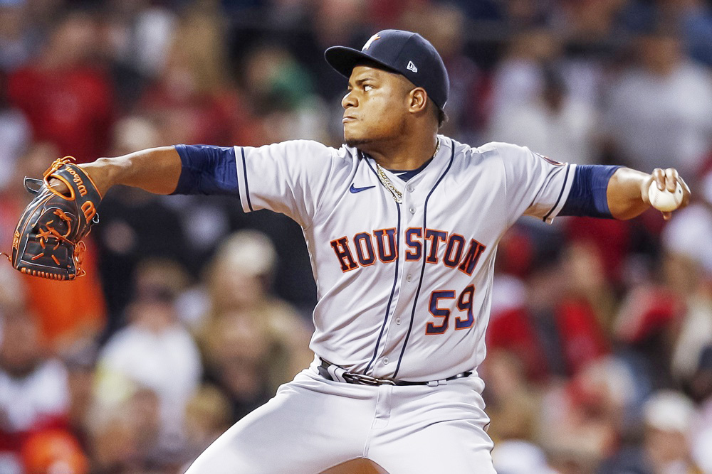 El dominicano Framber Valdez queda a un paso de lanzar un partido sin hits con los Astros