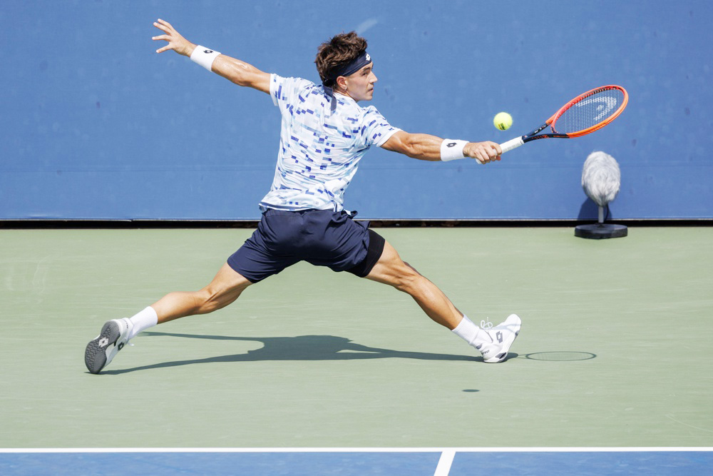 El argentino Comesaña remonta a Stricker y se cita en segunda ronda del US Open con Humbert