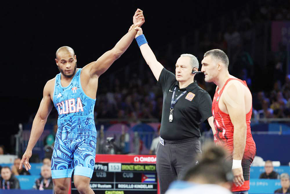 El cubano Gabriel Rosillo suma un bronce al palmarés de la lucha cubana en París