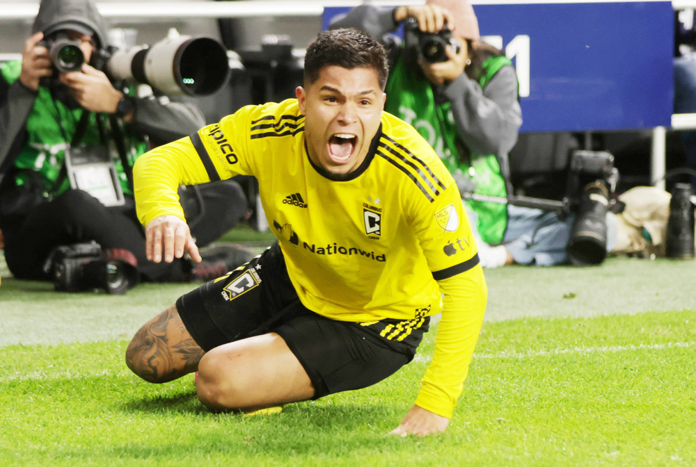 ‘Cucho’ Hernández: “Más que feliz por mí, estoy feliz por mis compañeros y mi familia”