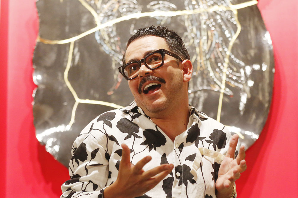 El director mexicano Manolo Caro aboga por el cruce de cine y literatura contemporánea