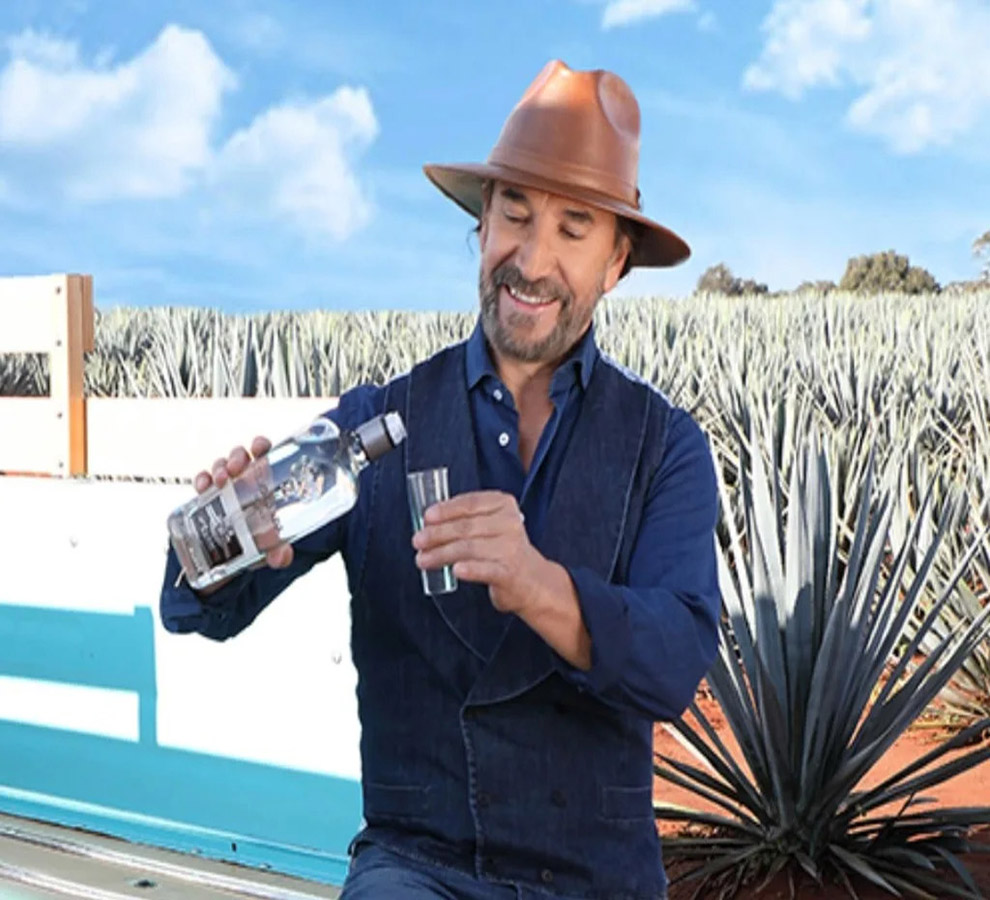 Marco Antonio Solís te enseña como preparar el «Buki trago»