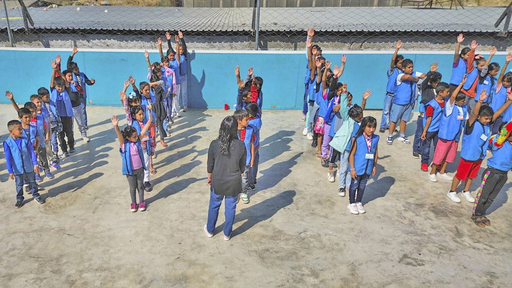 Niños migrantes se gradúan de primera escuela en albergue en la frontera norte de México
