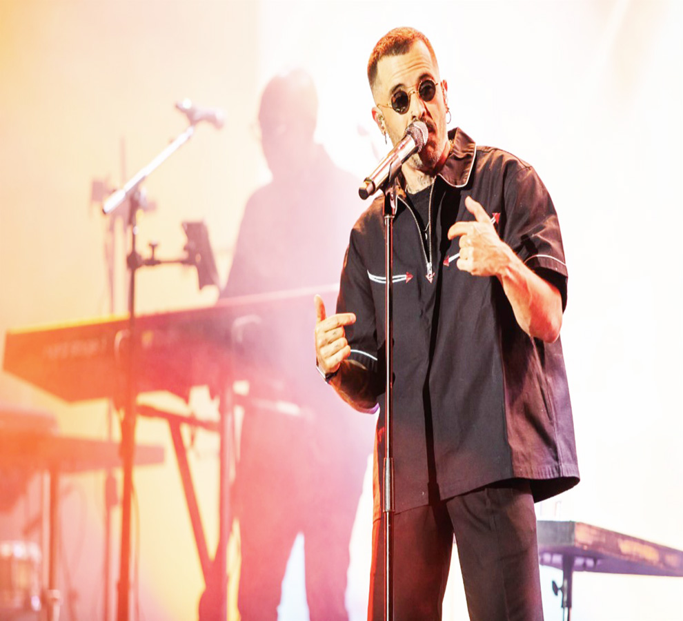 Mike Bahía deslumbró en Chile con salsa, pop y bachata