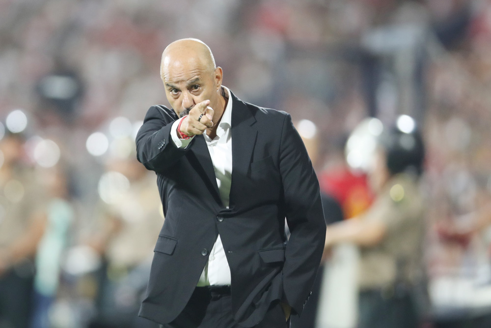 Técnico de Nicaragua prohíbe a jugadores motos, celulares, teñirse el cabello y tatuajes