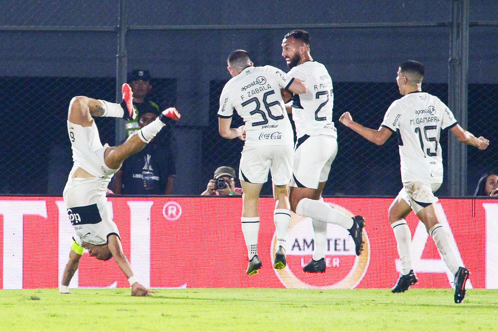 Libertad derrota al 2 de Mayo y Olimpia toma el liderato del fútbol en Paraguay