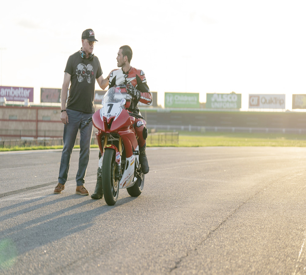 ‘One Fast Move’, un acelerón de amor y perdón más allá de las motos