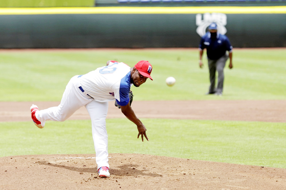 El dominicano Radhamés Liz comanda el segundo triunfo de Oaxaca en la final del béisbol en México