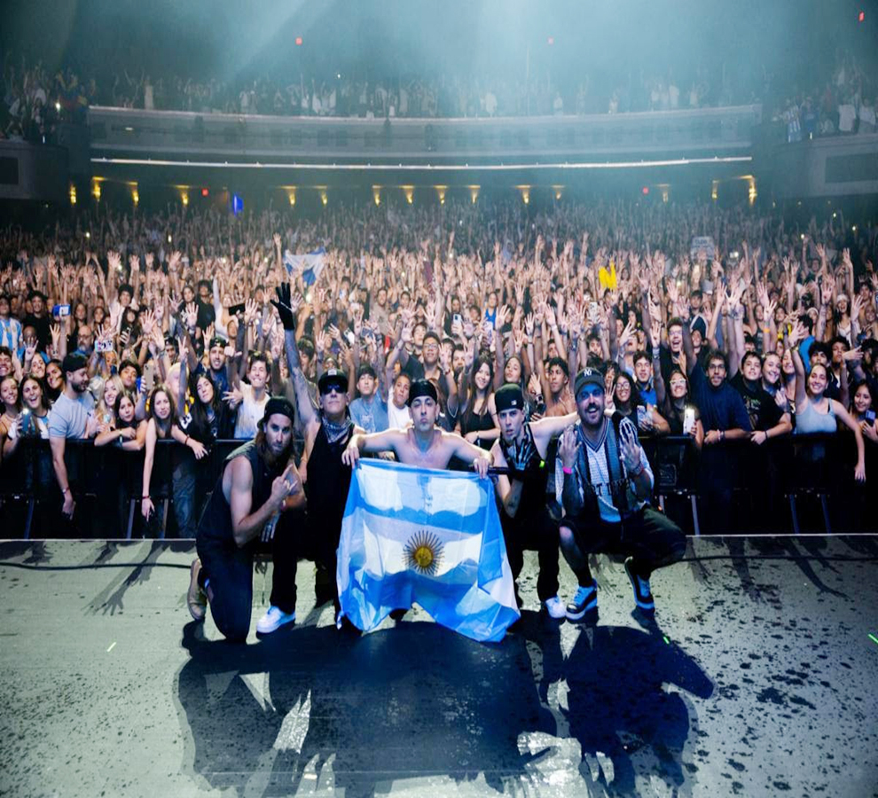 Trueno recibe disco de oro en EE.UU. y cierra su gira con éxito rotundo  