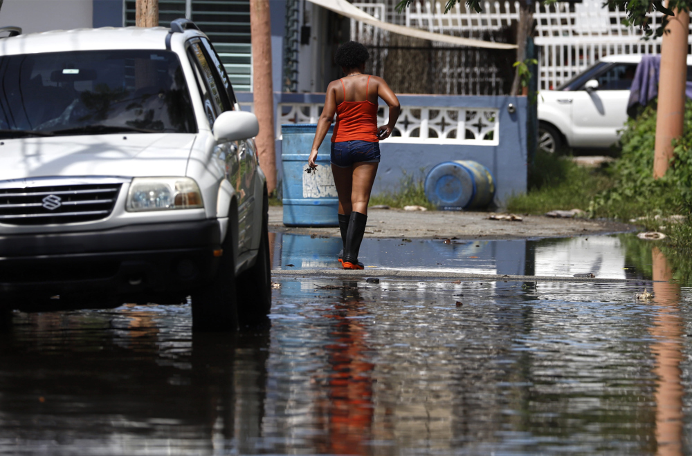 Tormenta tropical Ernesto comienza a afectar las Antillas Menores en su paso por el Caribe