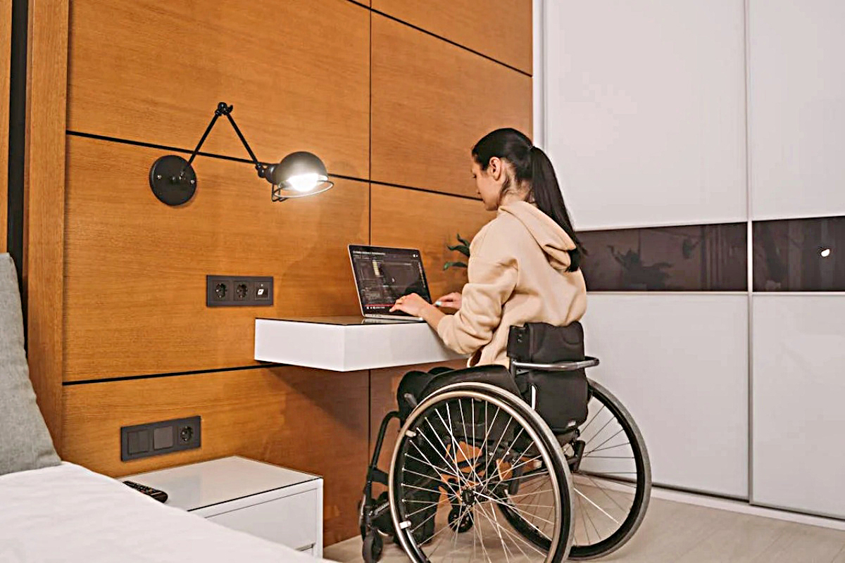 Esta terapia permite a personas con parálisis ponerse de pie sin ayuda