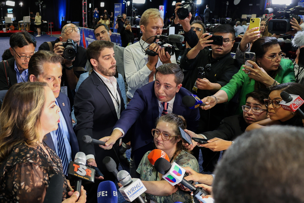 Funcionarios de la era Trump apoyan a Harris y avisan del peligro de su vuelta al Gobierno