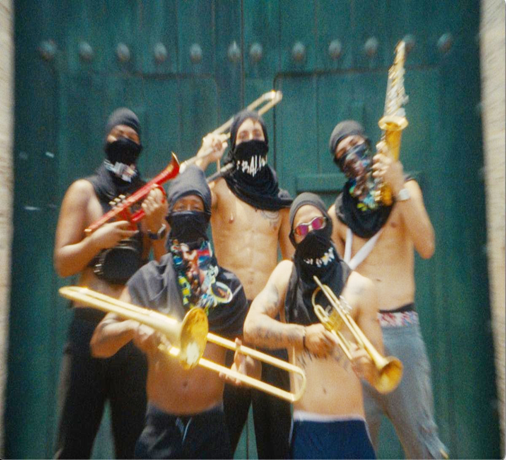 J Balvin lanza el video “Cosa de Locos” con vibrantes escenas de Cartagena  