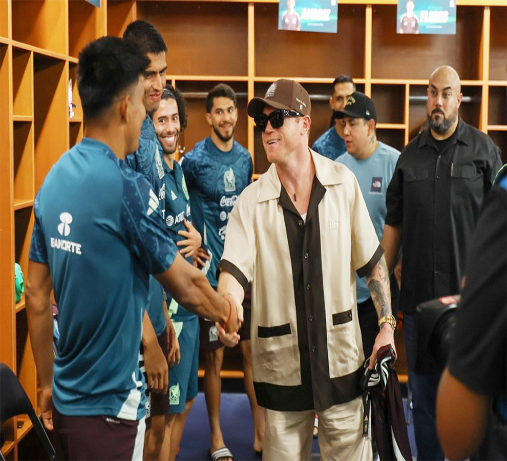 CANELO ÁLVAREZ visitó a la selección mexicana antes de su amistoso contra Nueva Zelada