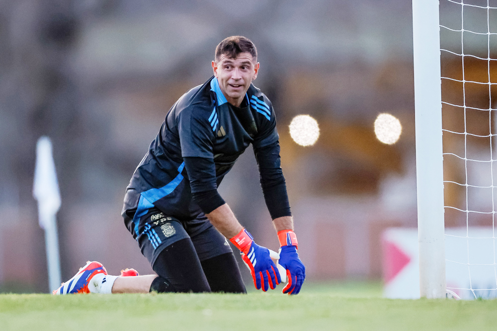 Julián Álvarez y Lautaro Martínez se perfilan para ataque argentino sin Messi ni Di María