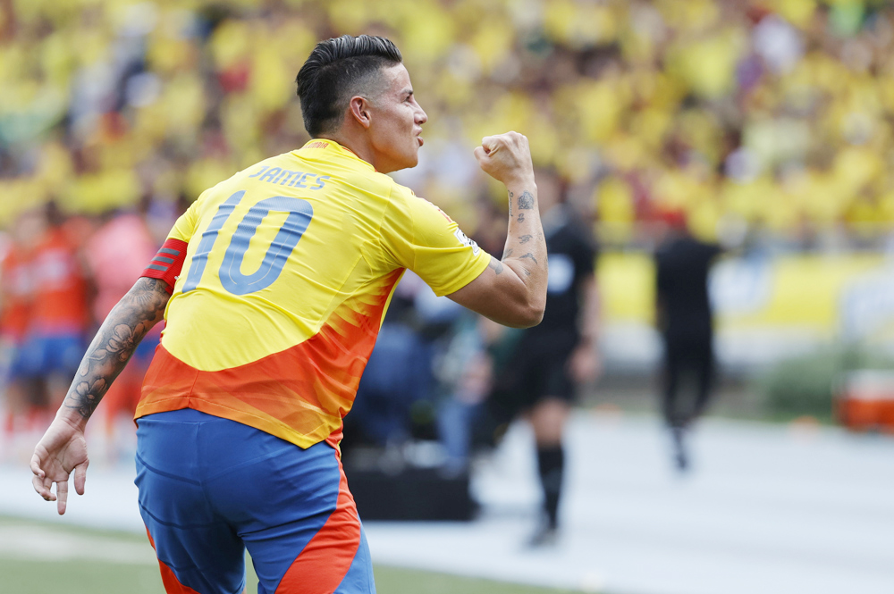 2-1. James asiste, falla y se redime