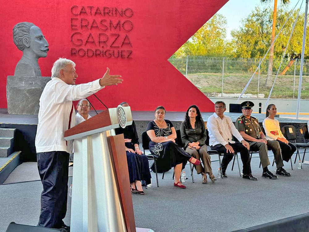 En Matamoros el presidente de México develó el monumento a Catarino E. Garza