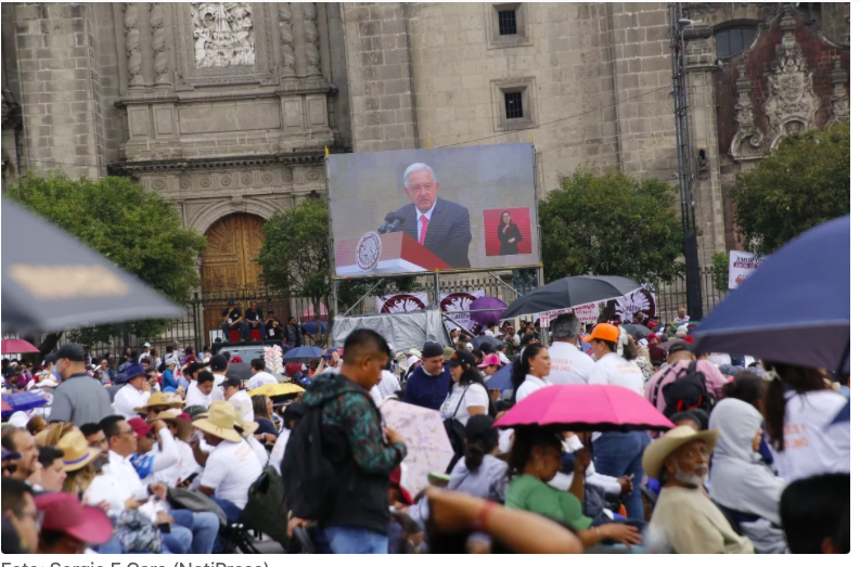 AMLO realiza consulta a mano alzada sobre reforma judicial